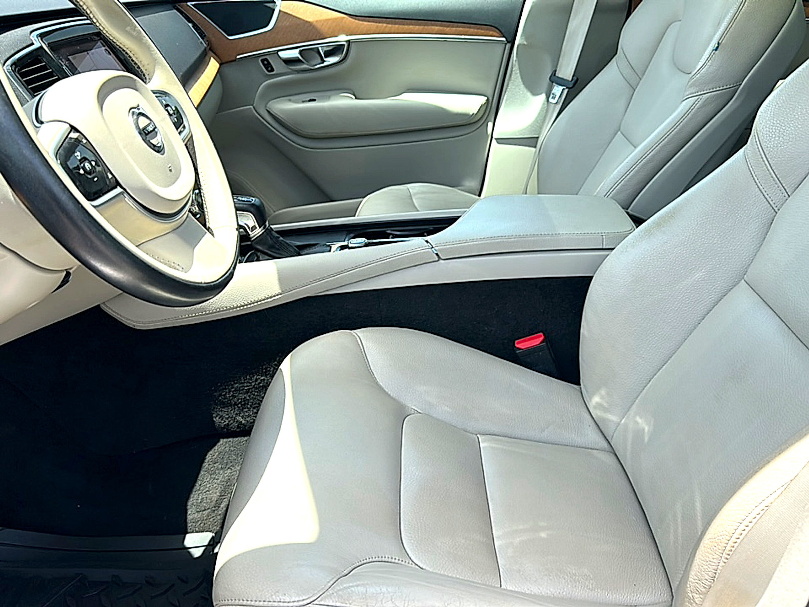 Used 2022 Volvo XC90 T6 Momentum w/ Advanced Package AWD/4WD image 13