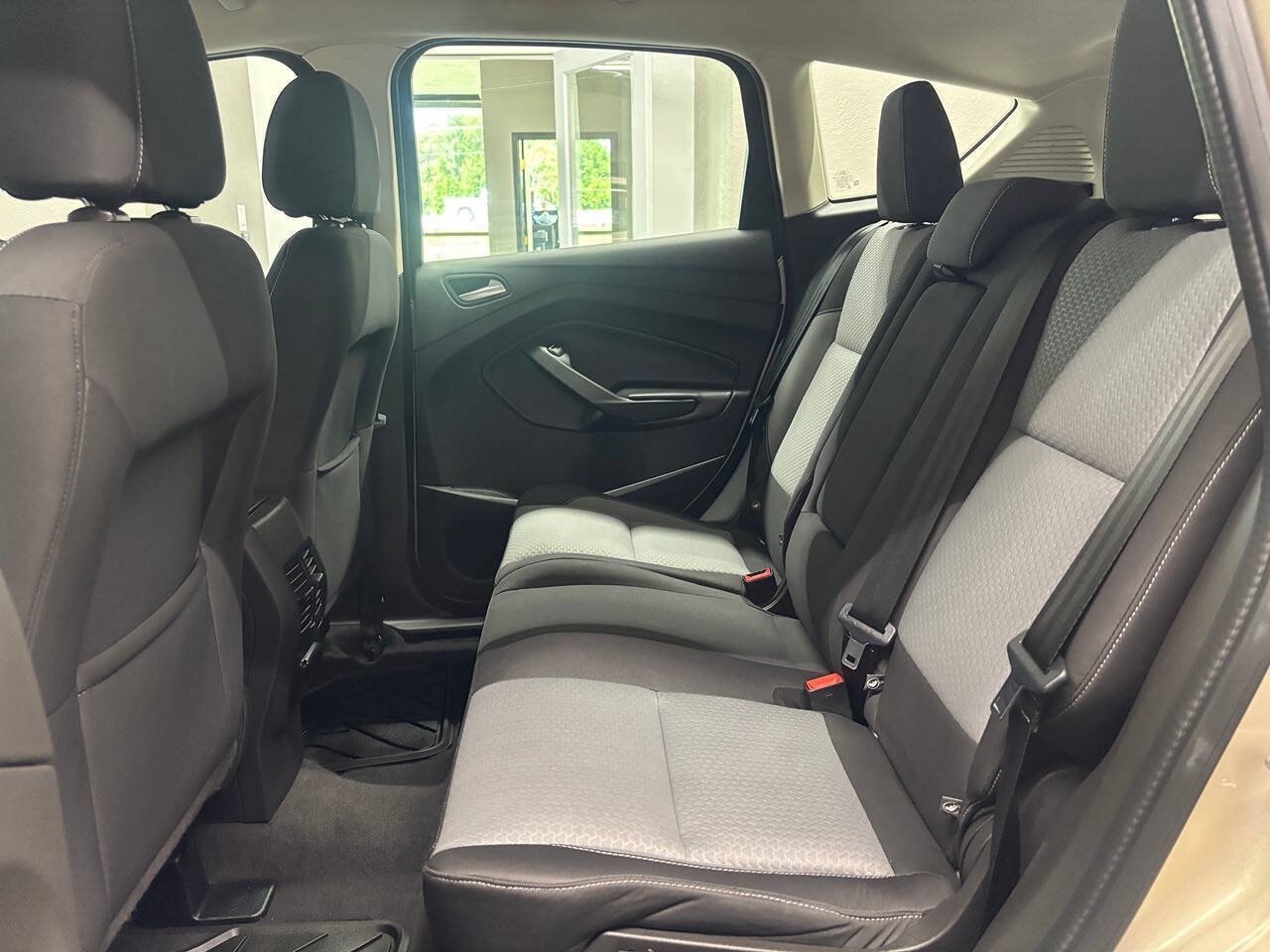 Used 2017 Ford C-MAX SE FWD image 17