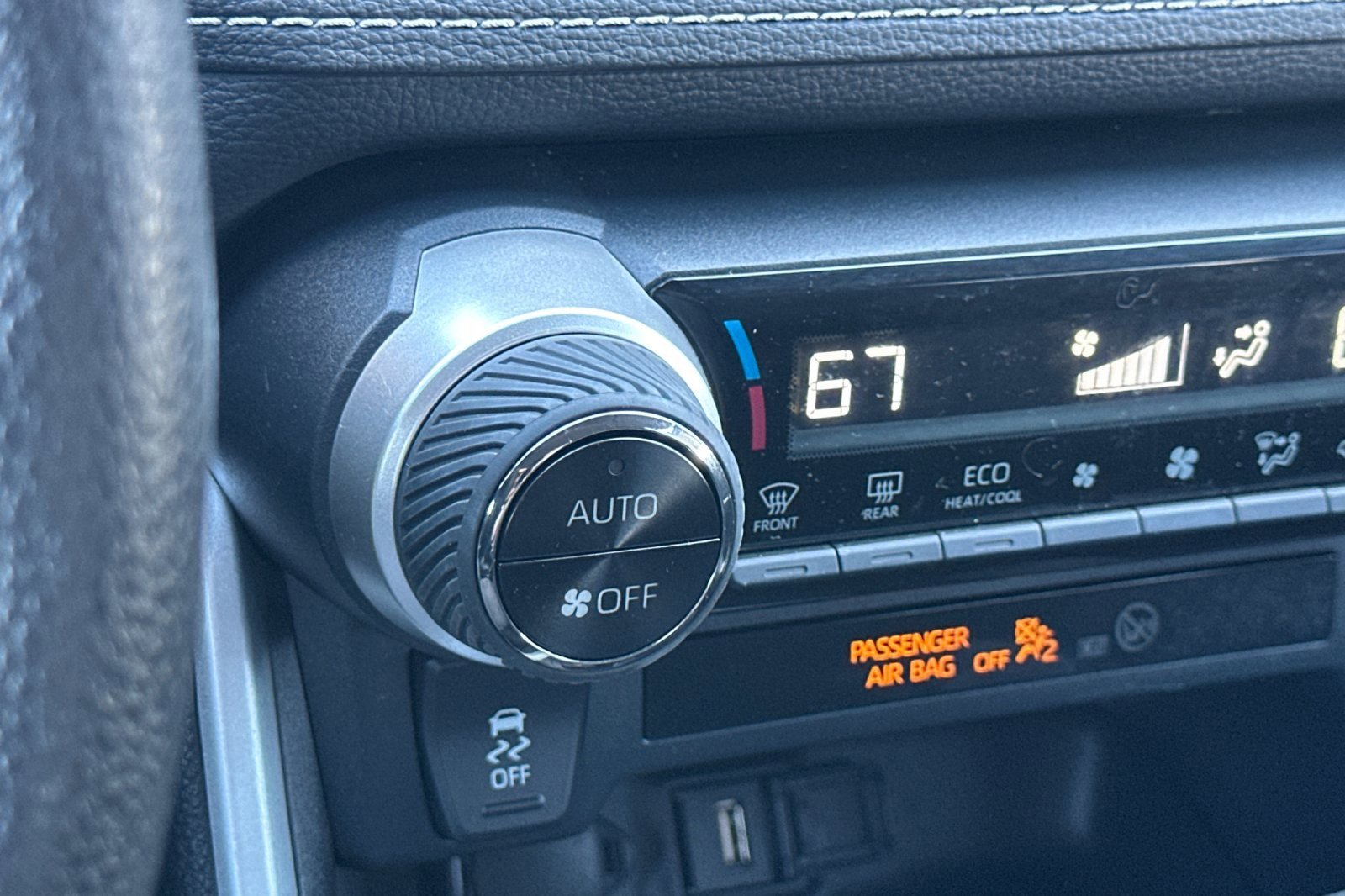 Used 2022 Toyota RAV4 LE image 28