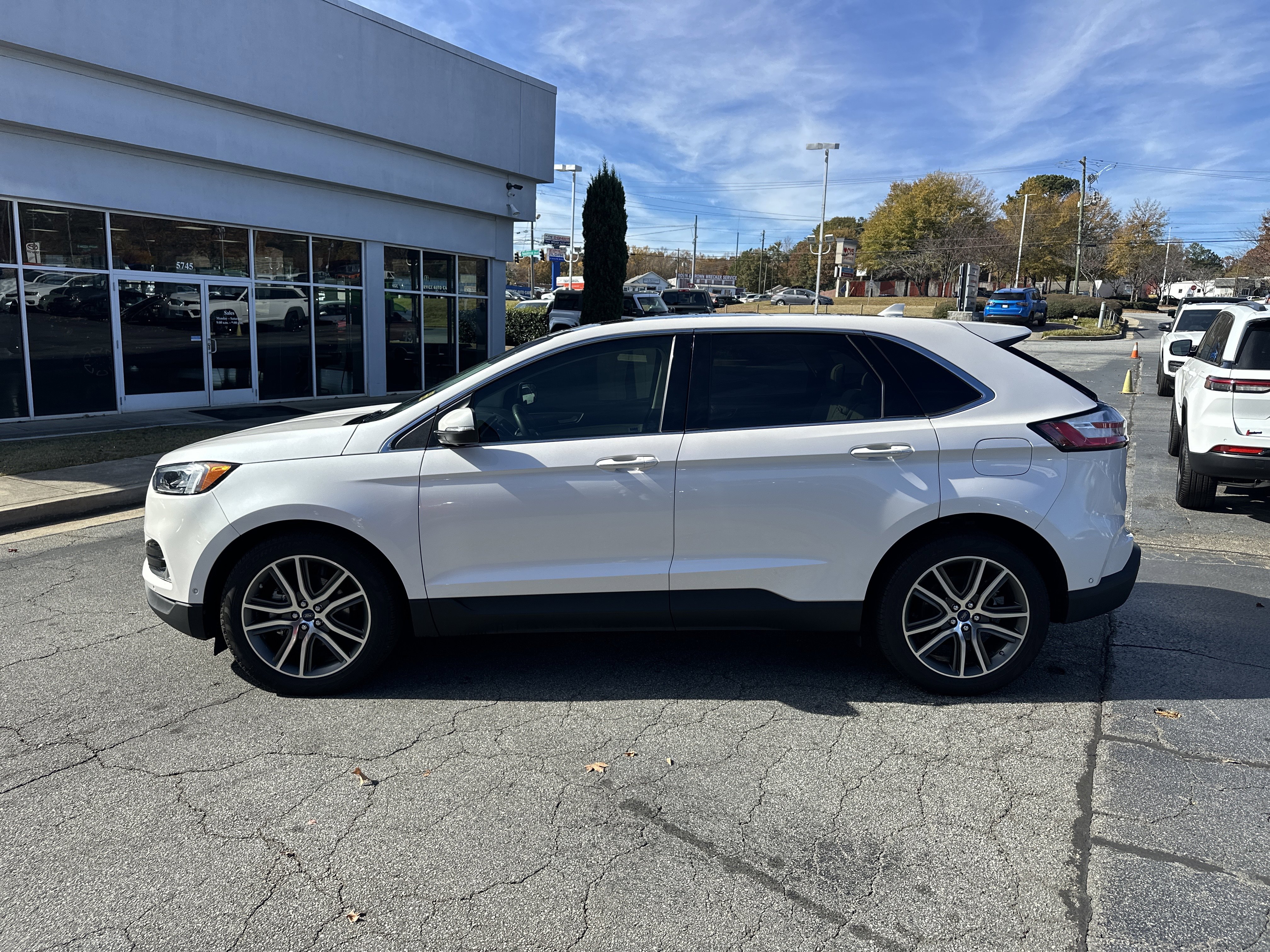 Used 2019 Ford Edge Titanium w/ Equipment Group 301A image 6