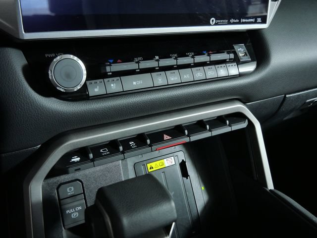 Used 2024 Toyota Tundra Limited AWD/4WD image 19