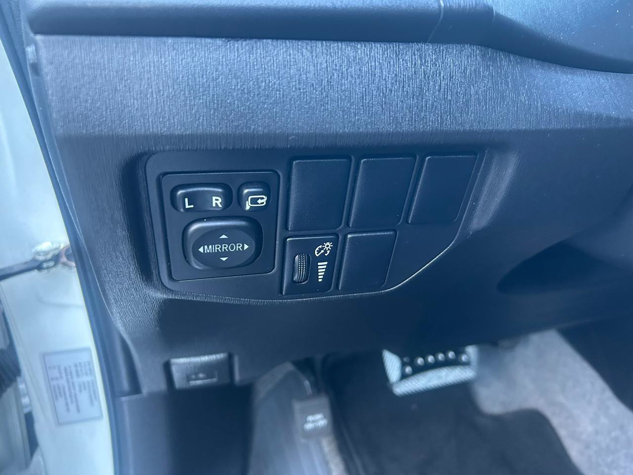 Used 2015 Toyota Prius Four FWD image 11