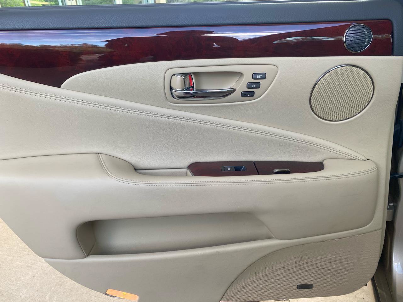 Used 2007 Lexus LS 460 L RWD image 20