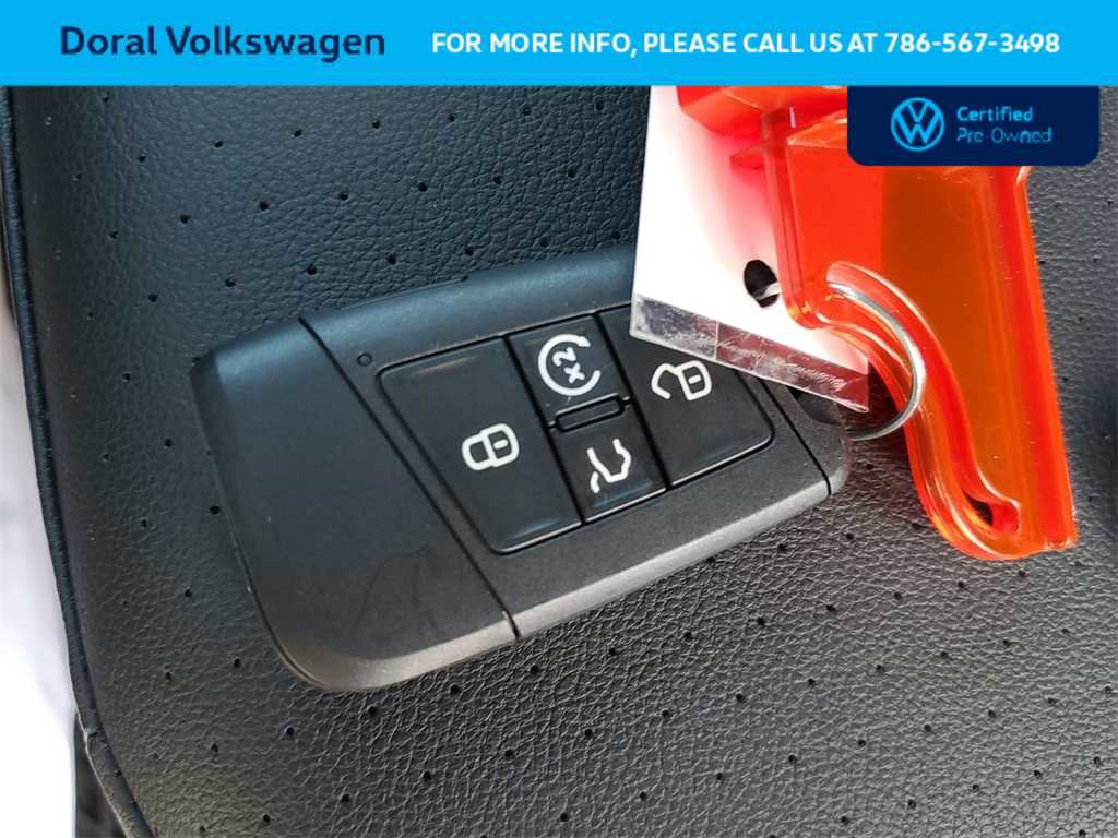 Used 2023 Volkswagen Tiguan SE image 32