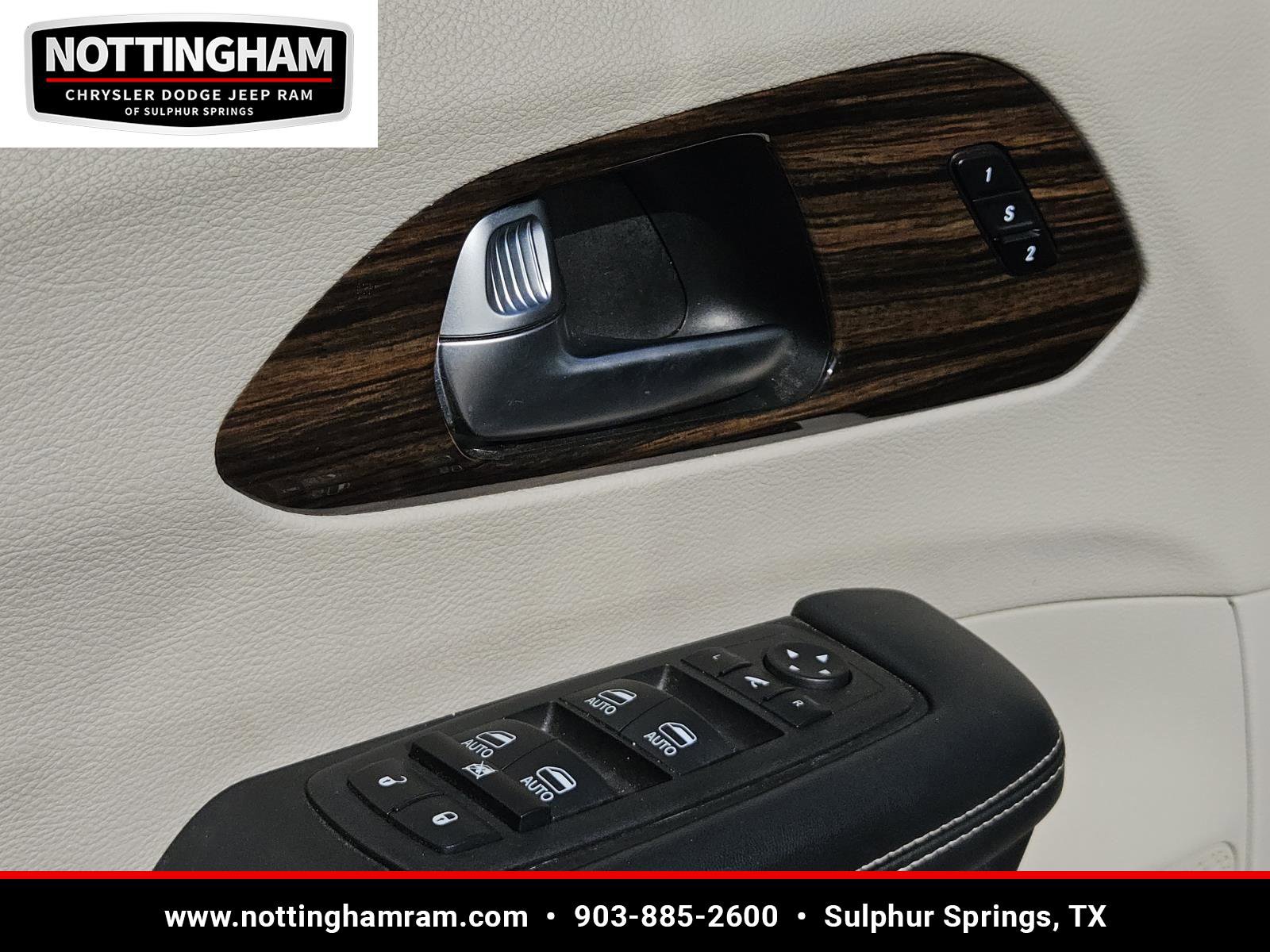 Used 2023 Chrysler Pacifica Limited image 26