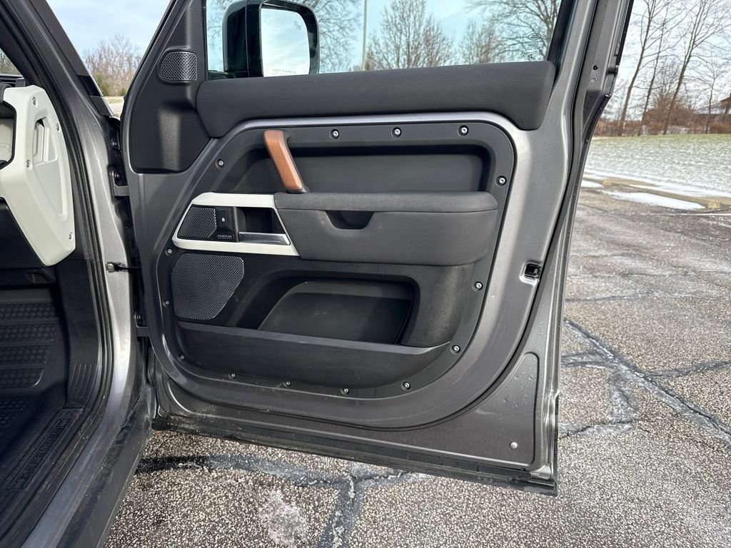 Used 2022 Land Rover Defender 110 SE image 15