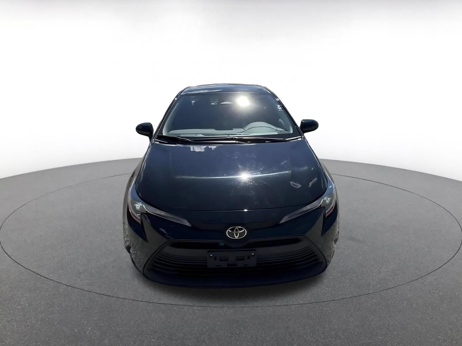 Used 2025 Toyota Corolla LE FWD image 4