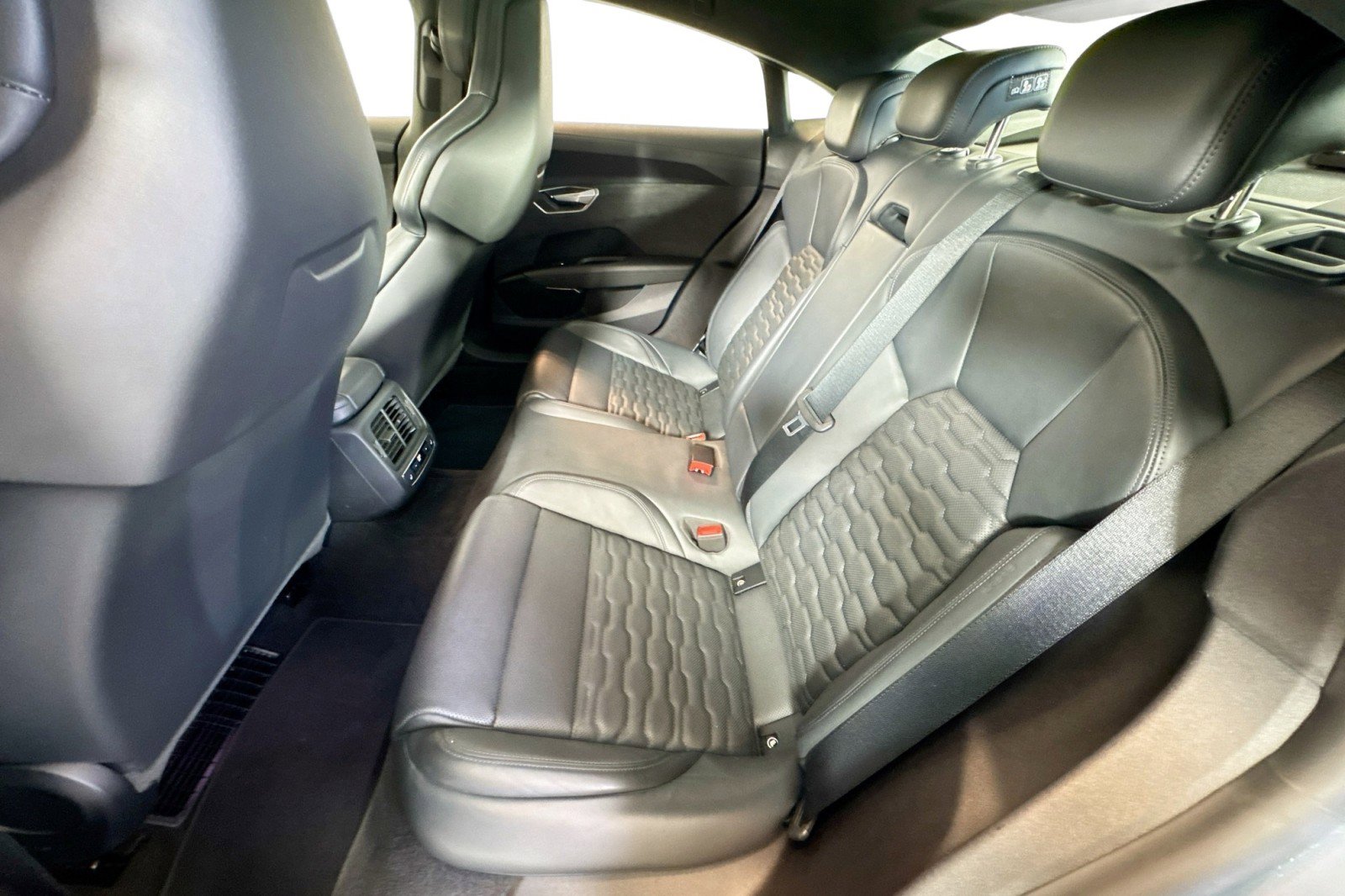 Used 2024 Audi RS e-tron GT image 30