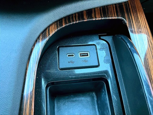 Used 2022 Cadillac Escalade Luxury image 26