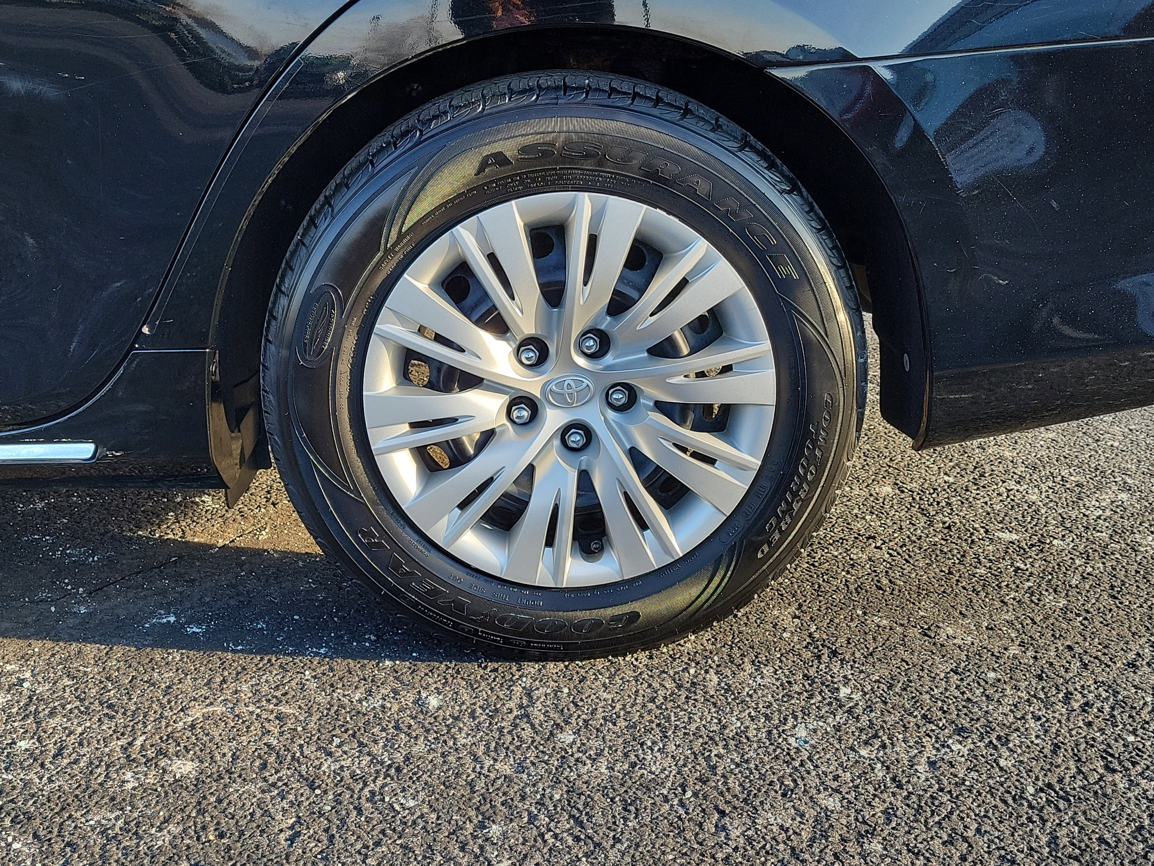 Used 2013 Toyota Camry LE image 5