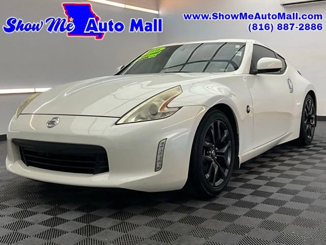 Used 2016 Nissan 370Z Coupe RWD image 1
