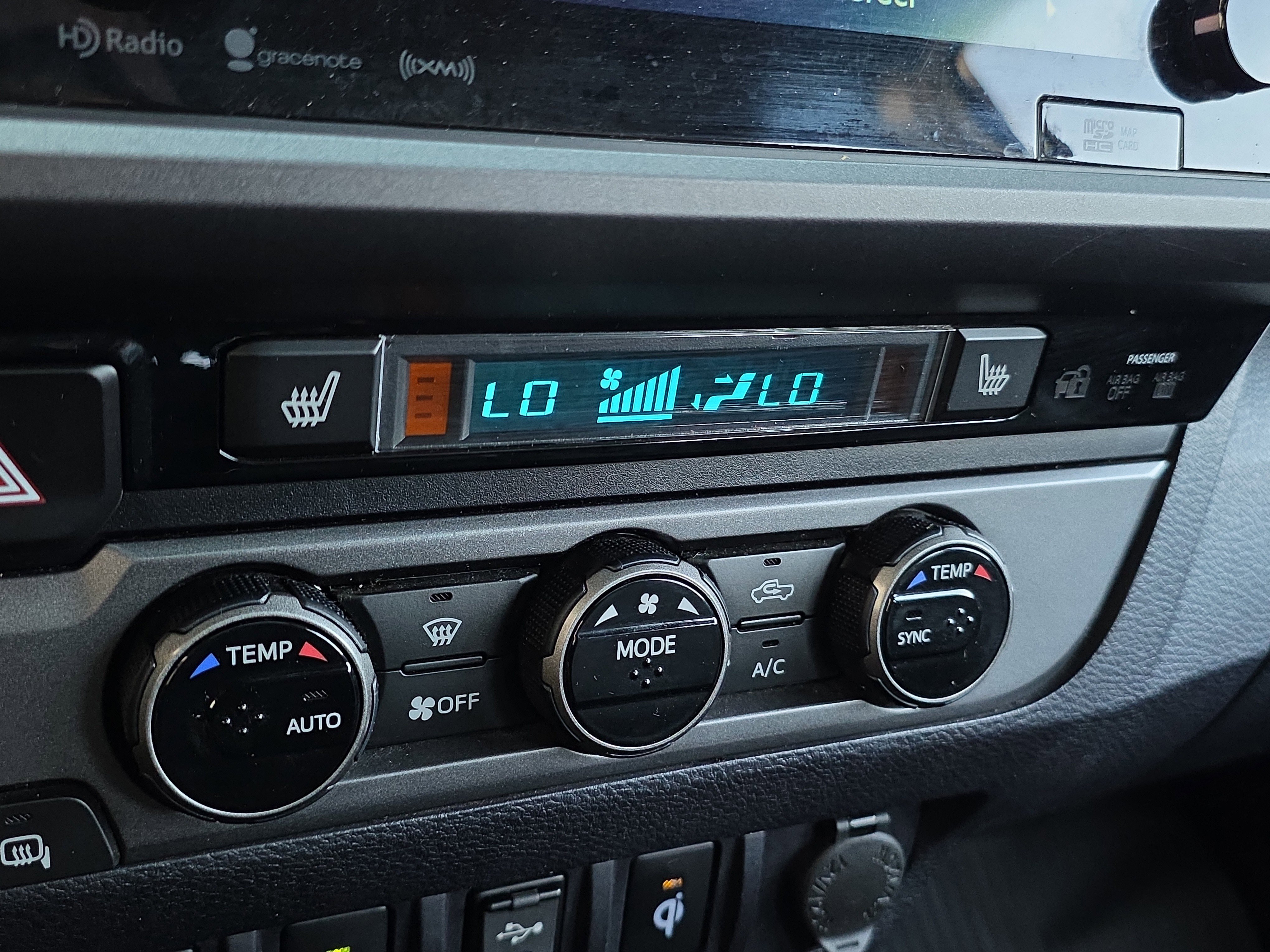 Used 2017 Toyota Tacoma TRD Sport w/ Premium & Technology Package AWD/4WD image 24