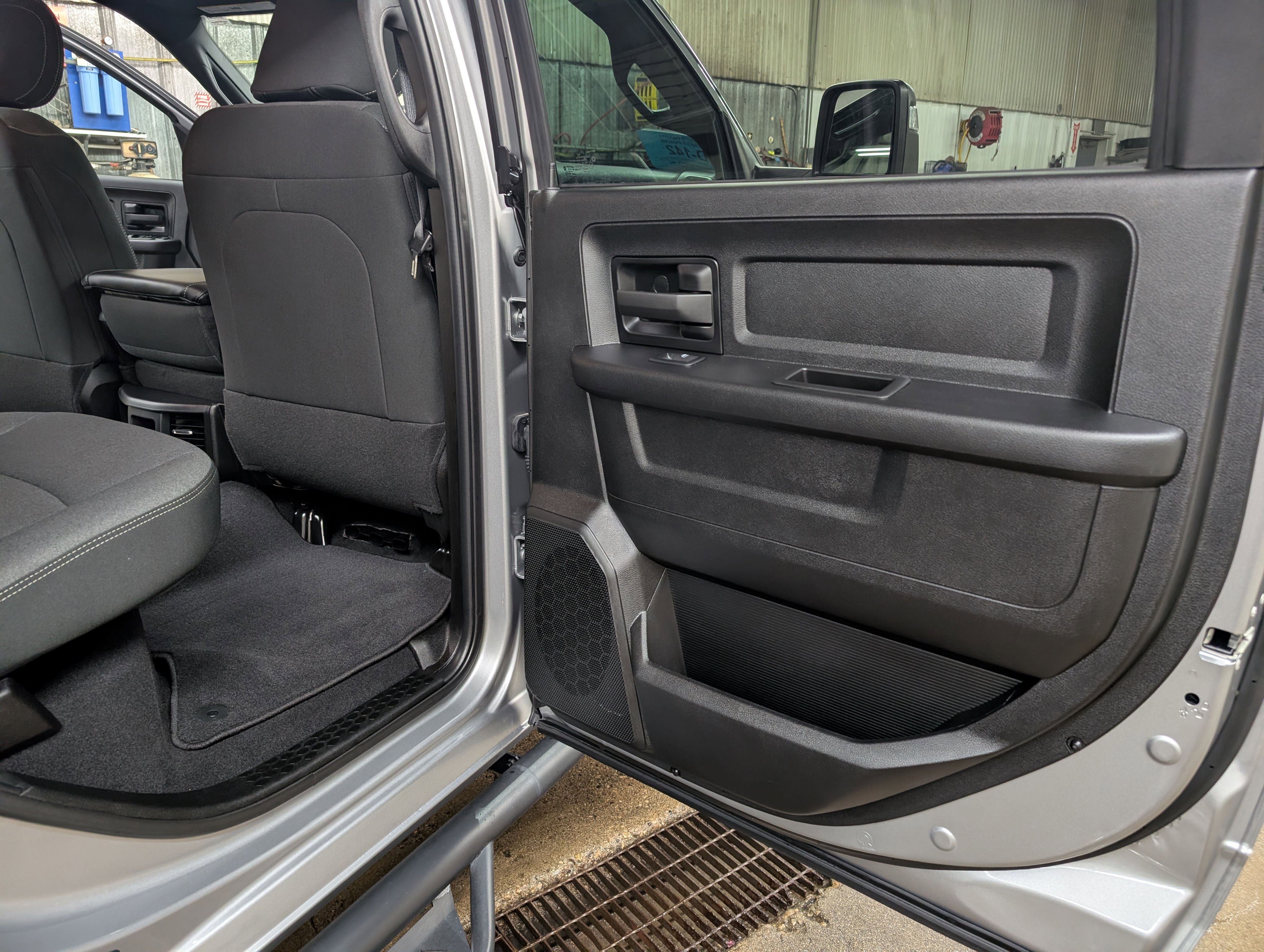 Used 2024 RAM 2500 Tradesman w/ Chrome Appearance Group AWD/4WD image 5