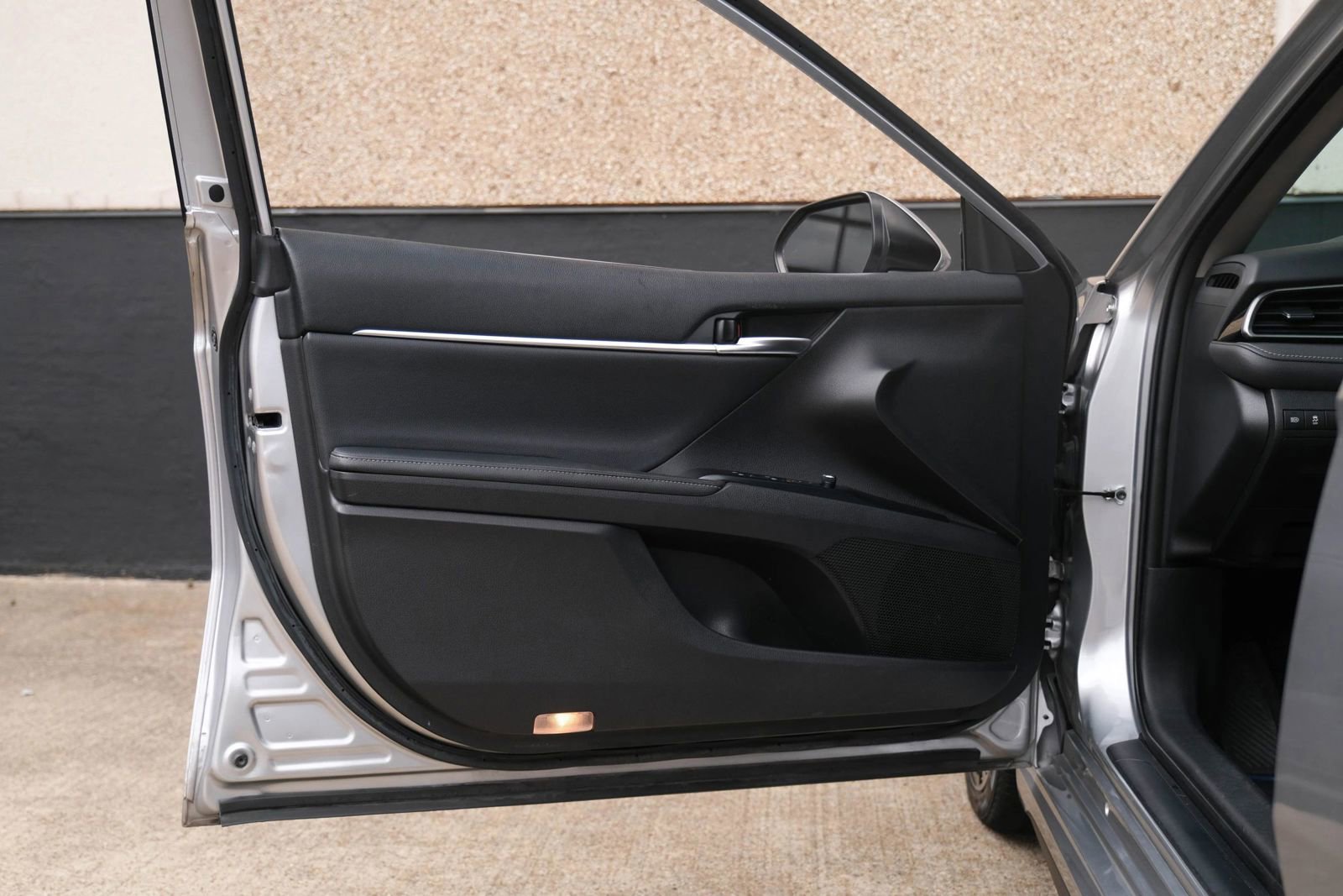 Used 2020 Toyota Camry XSE image 18