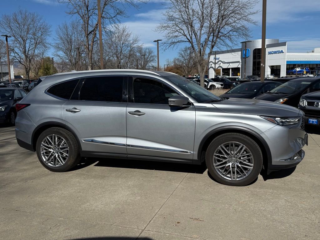 Used 2023 Acura MDX SH-AWD w/ Advance Package image 3