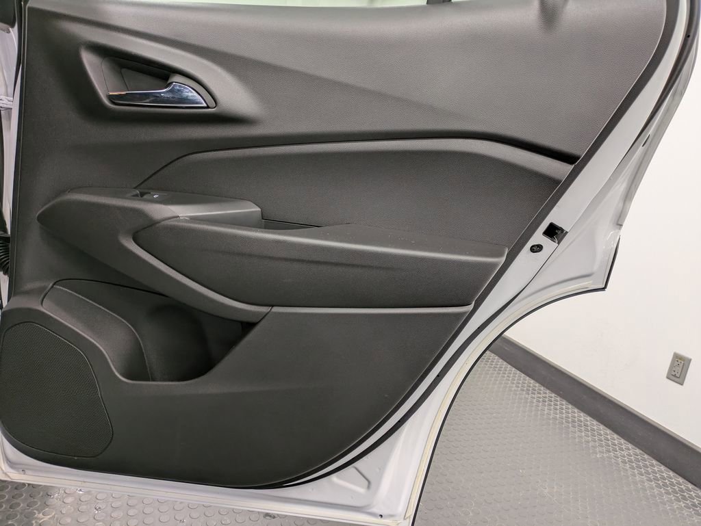 Used 2025 Chevrolet Trax RS w/ Driver Confidence Package image 25