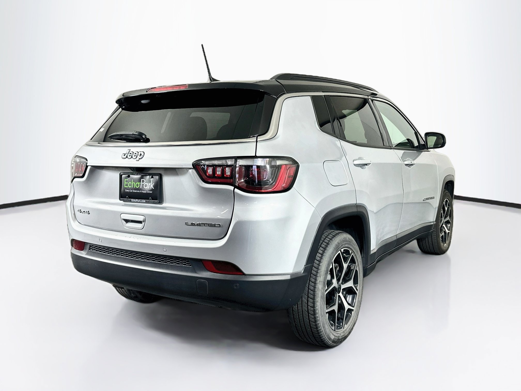 Used 2025 Jeep Compass Limited AWD/4WD image 9