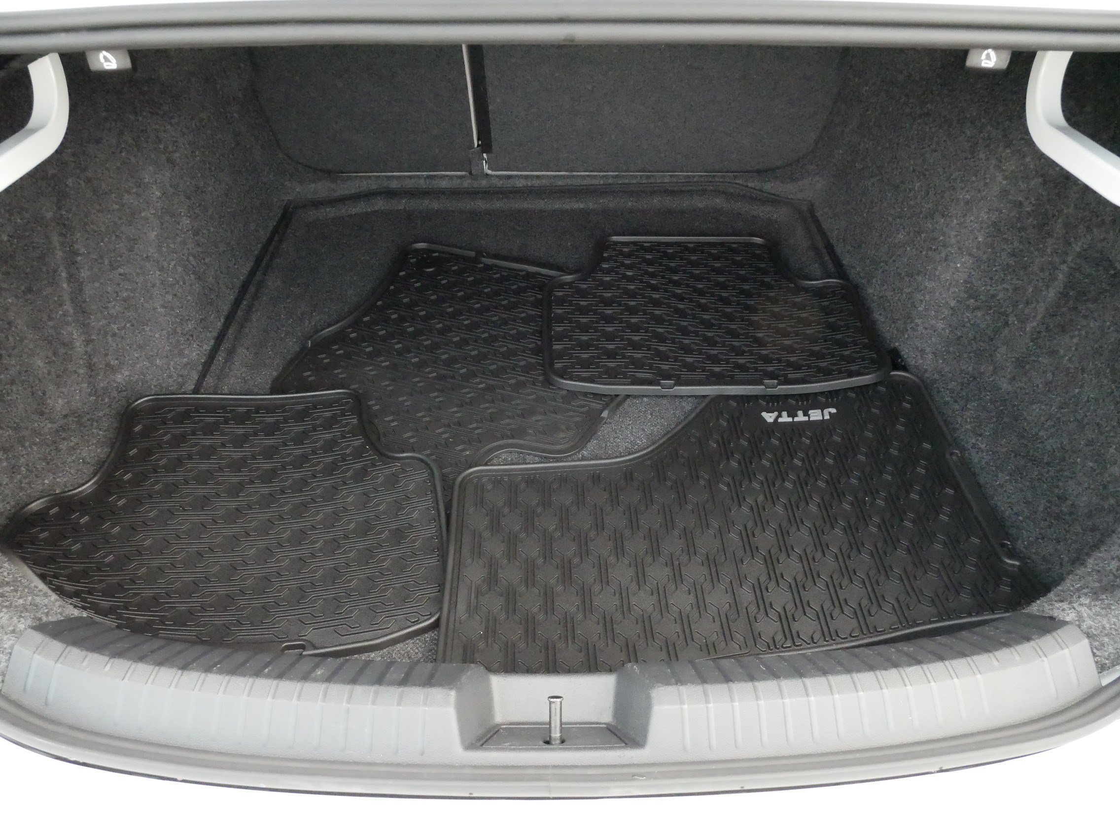 Used 2025 Volkswagen Jetta SE w/ Sunroof Package FWD image 18