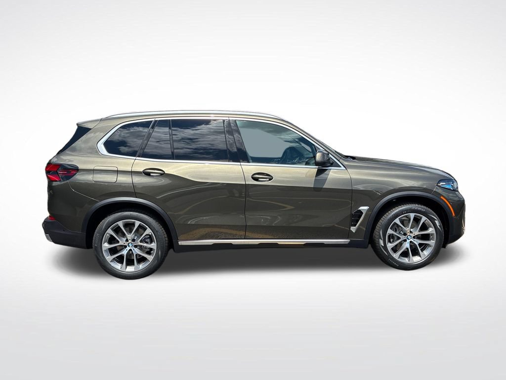 New 2026 BMW X5 xDrive40i w/ Premium Package AWD/4WD image 2
