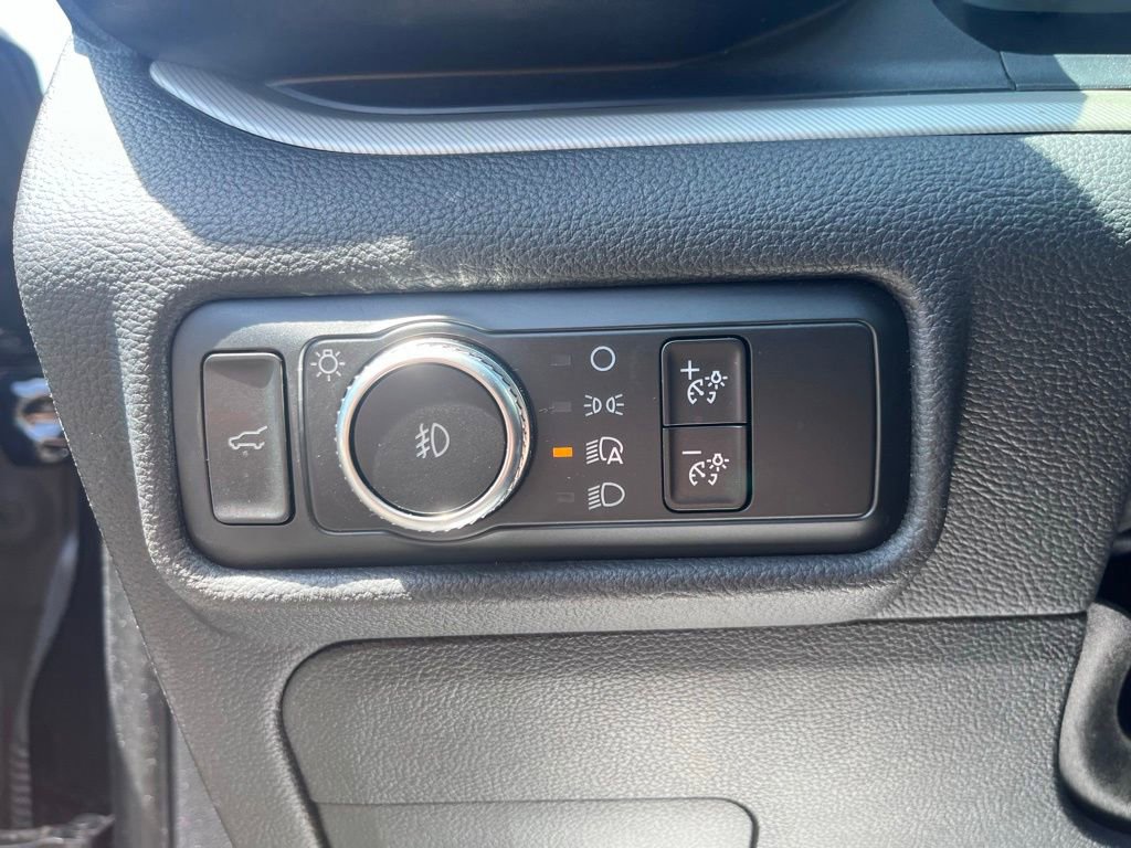 Used 2020 Ford Explorer XLT w/ Equipment Group 202A AWD/4WD image 11