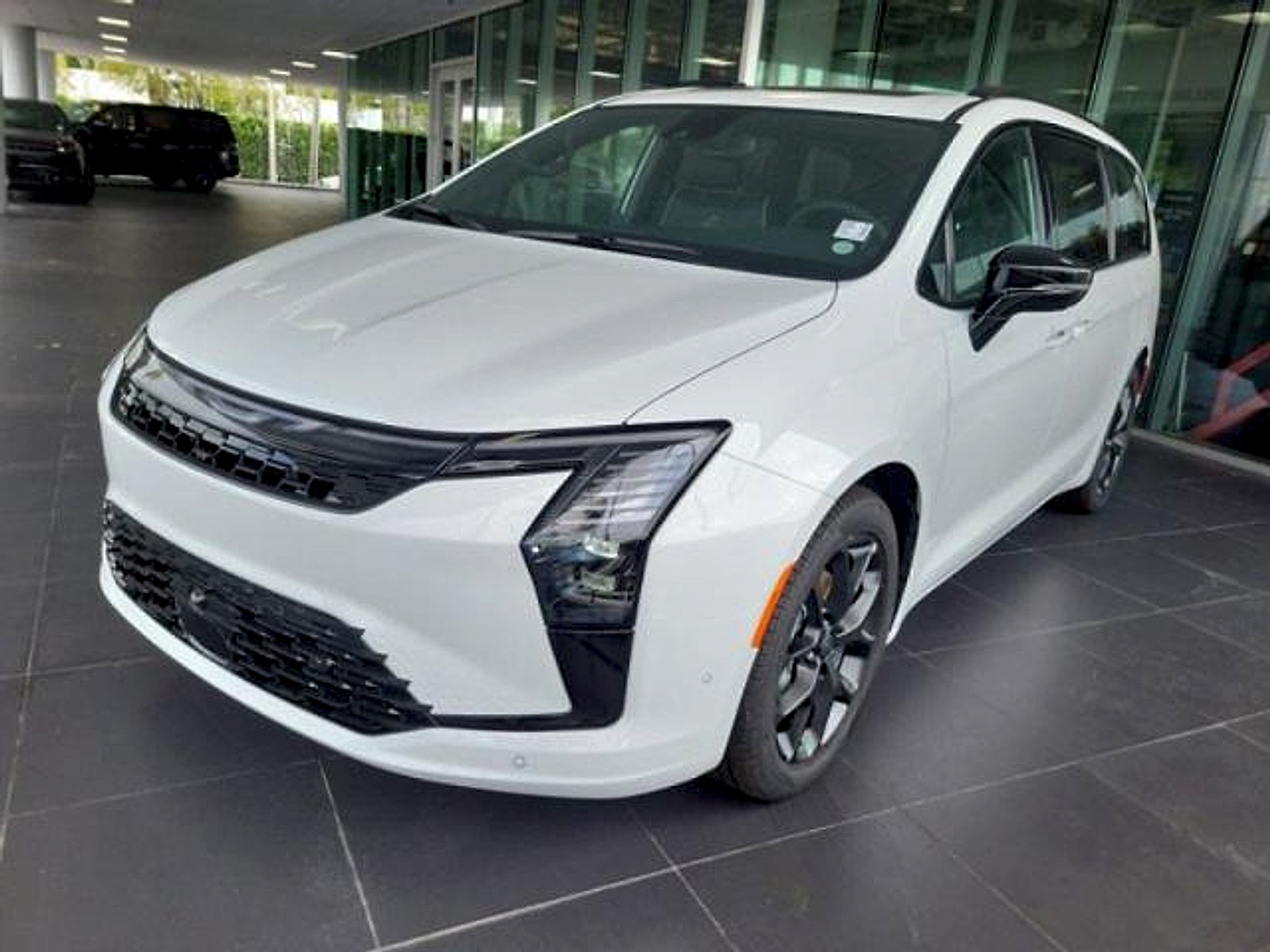 New 2027 Chrysler Pacifica Limited FWD image 3