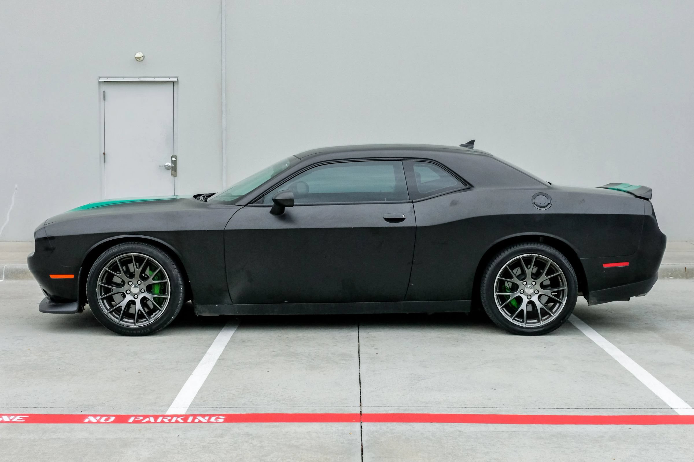 Used 2016 Dodge Challenger SRT w/ Technology Group RWD image 12