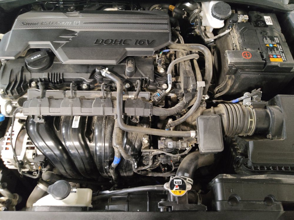 Used 2025 Hyundai Elantra Limited FWD image 30