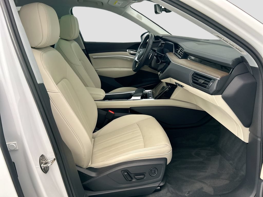Certified 2024 Audi Q8 e-tron Premium Plus w/ Premium Plus Package AWD/4WD image 19