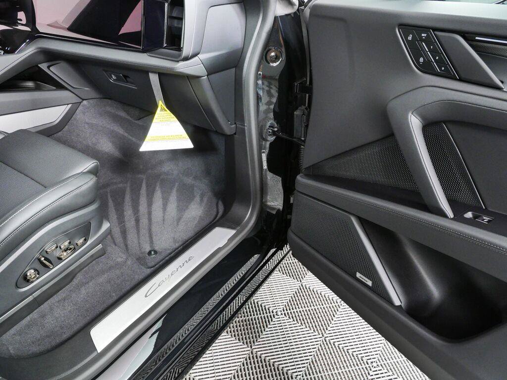 New 2026 Porsche Cayenne Electric AWD/4WD image 26
