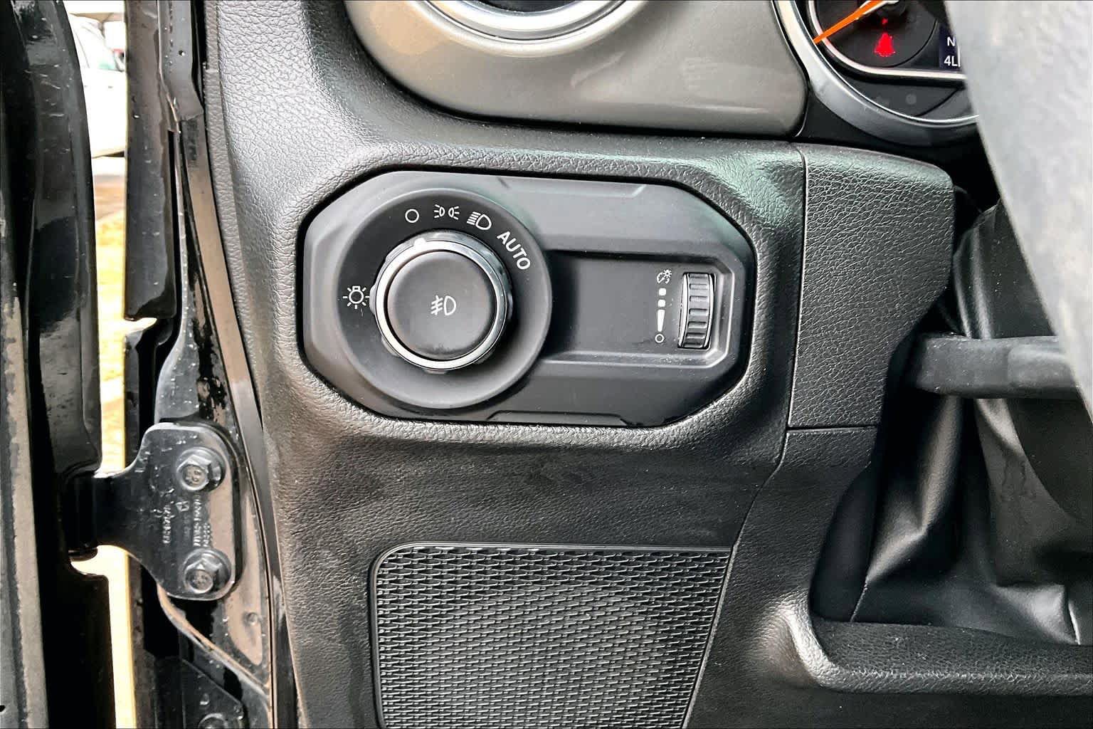 Certified 2023 Jeep Wrangler Unlimited Sahara AWD/4WD image 32