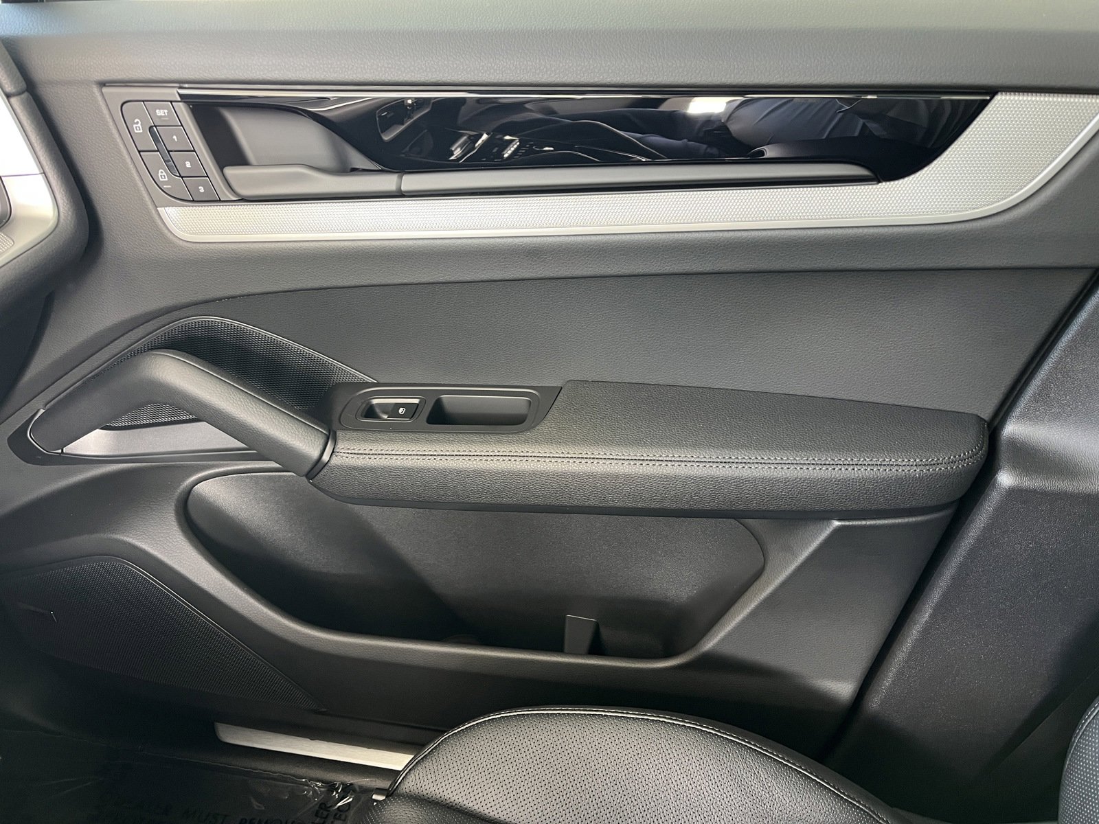 New 2025 Porsche Cayenne image 22
