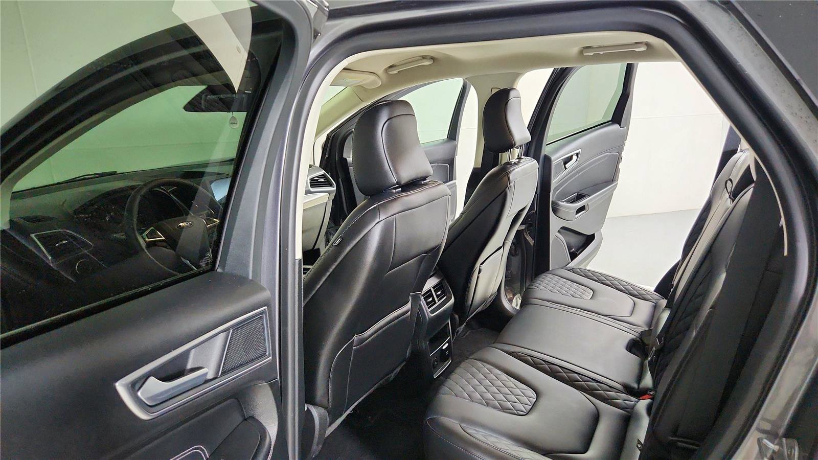 Used 2024 Ford Edge Titanium AWD/4WD image 30