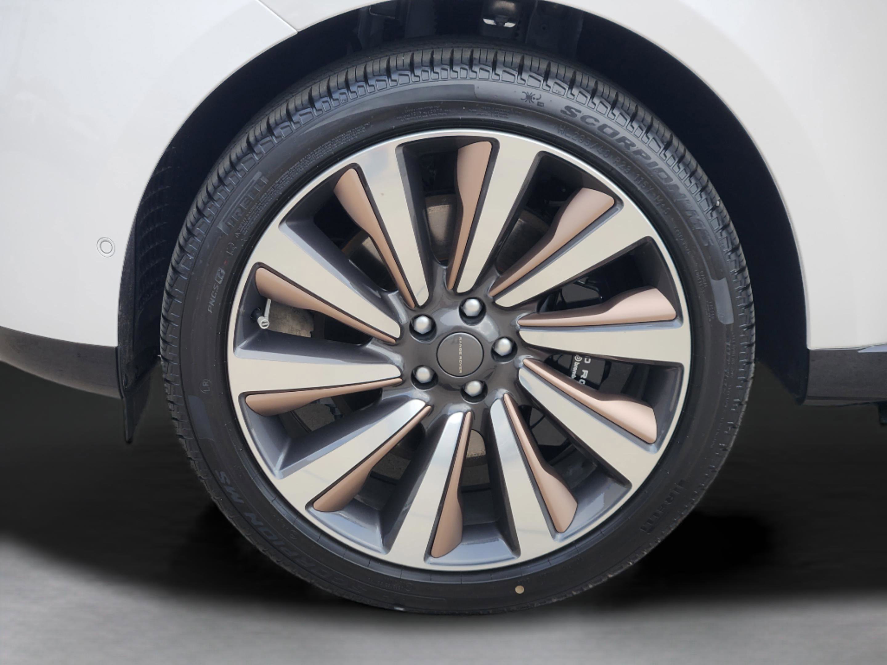 New 2026 Land Rover Range Rover SV AWD/4WD image 33
