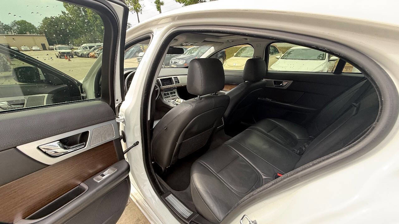 Used 2013 Jaguar XF RWD image 62