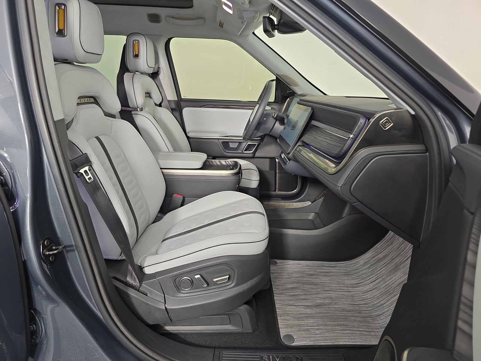 Used 2024 Rivian R1S Adventure image 24