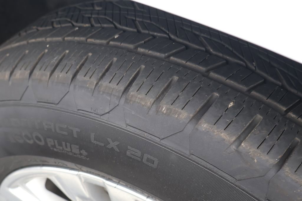 Used 2025 GMC Yukon Denali AWD/4WD image 8