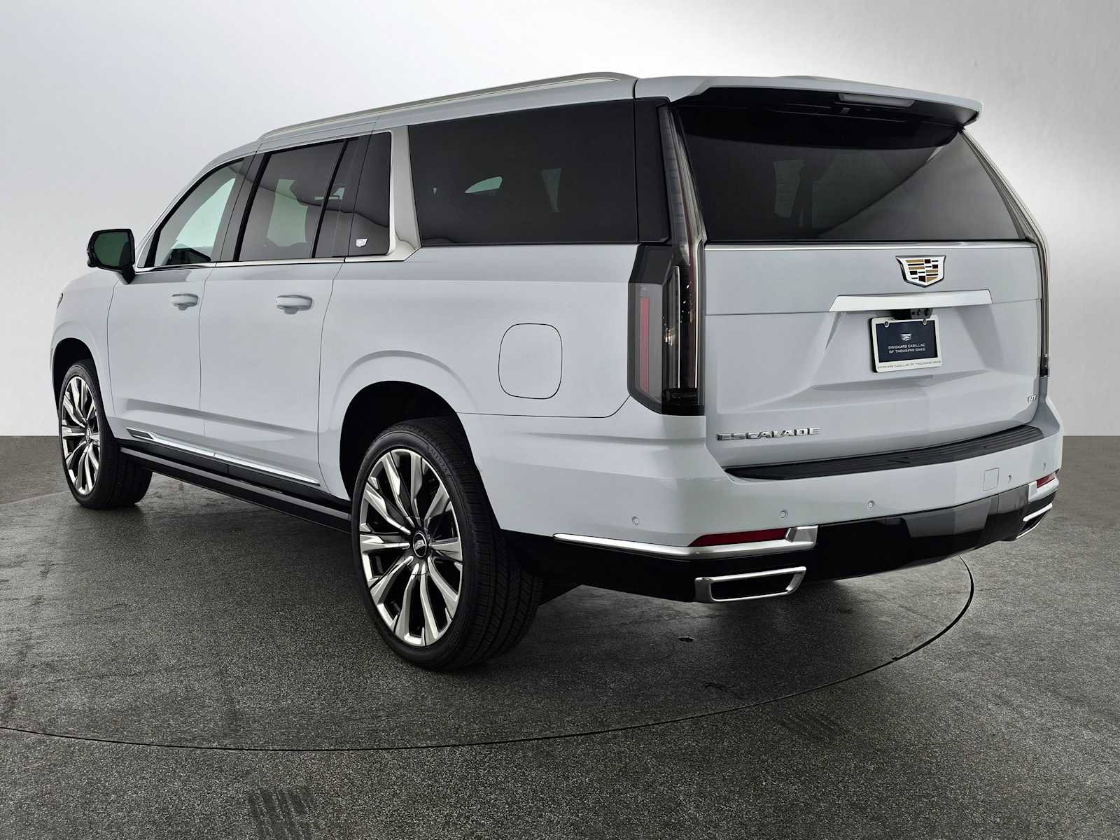 New 2026 Cadillac Escalade ESV Luxury w/ Touring Package image 5