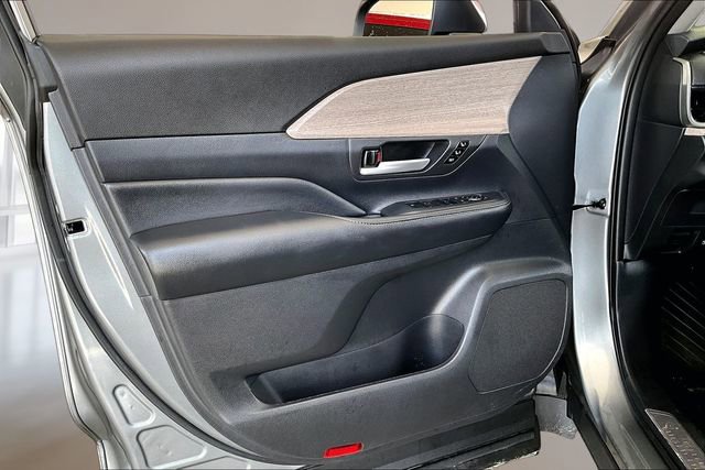 Used 2025 Toyota Grand Highlander FWD image 17