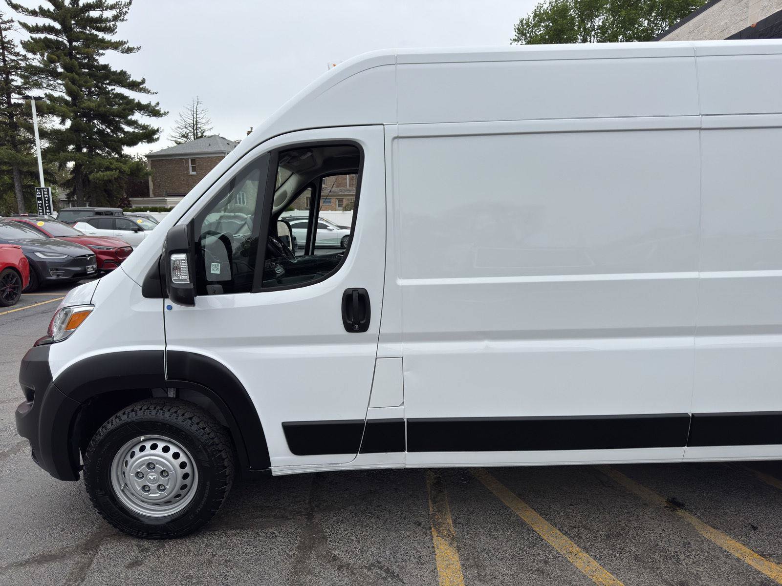Used 2025 RAM ProMaster 2500 w/ Convenience Group FWD image 2