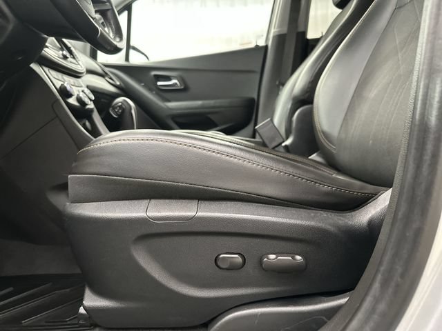 Used 2018 Chevrolet Trax LT w/ LT Convenience Package FWD image 17