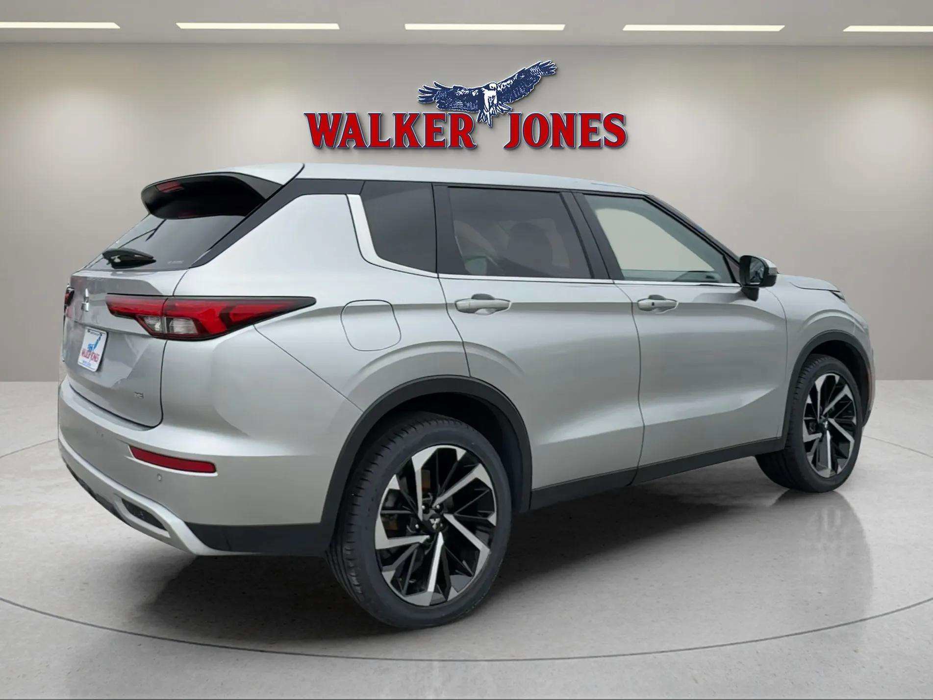 Used 2024 Mitsubishi Outlander SE image 8