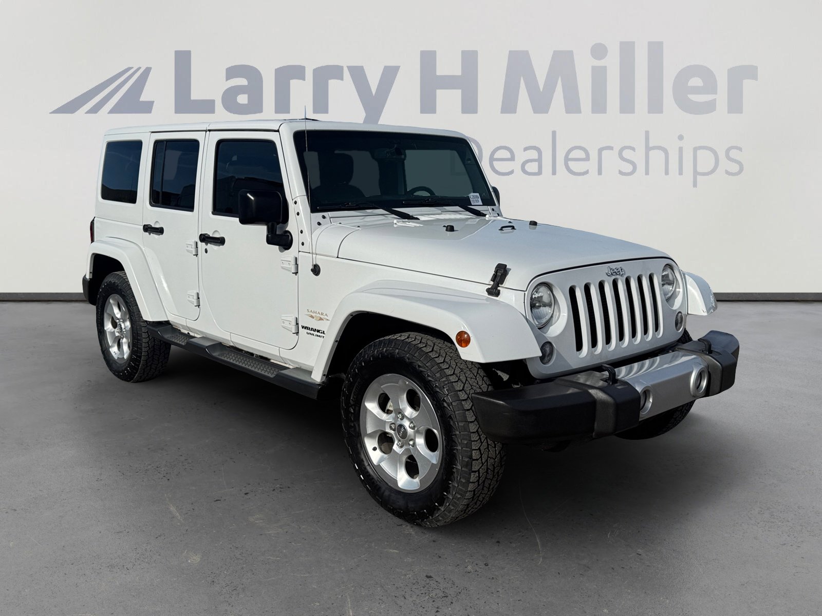 Used 2015 Jeep Wrangler Unlimited Sahara w/ Max Tow Package image 7