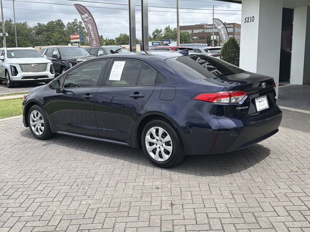 Used 2020 Toyota Corolla LE FWD image 3