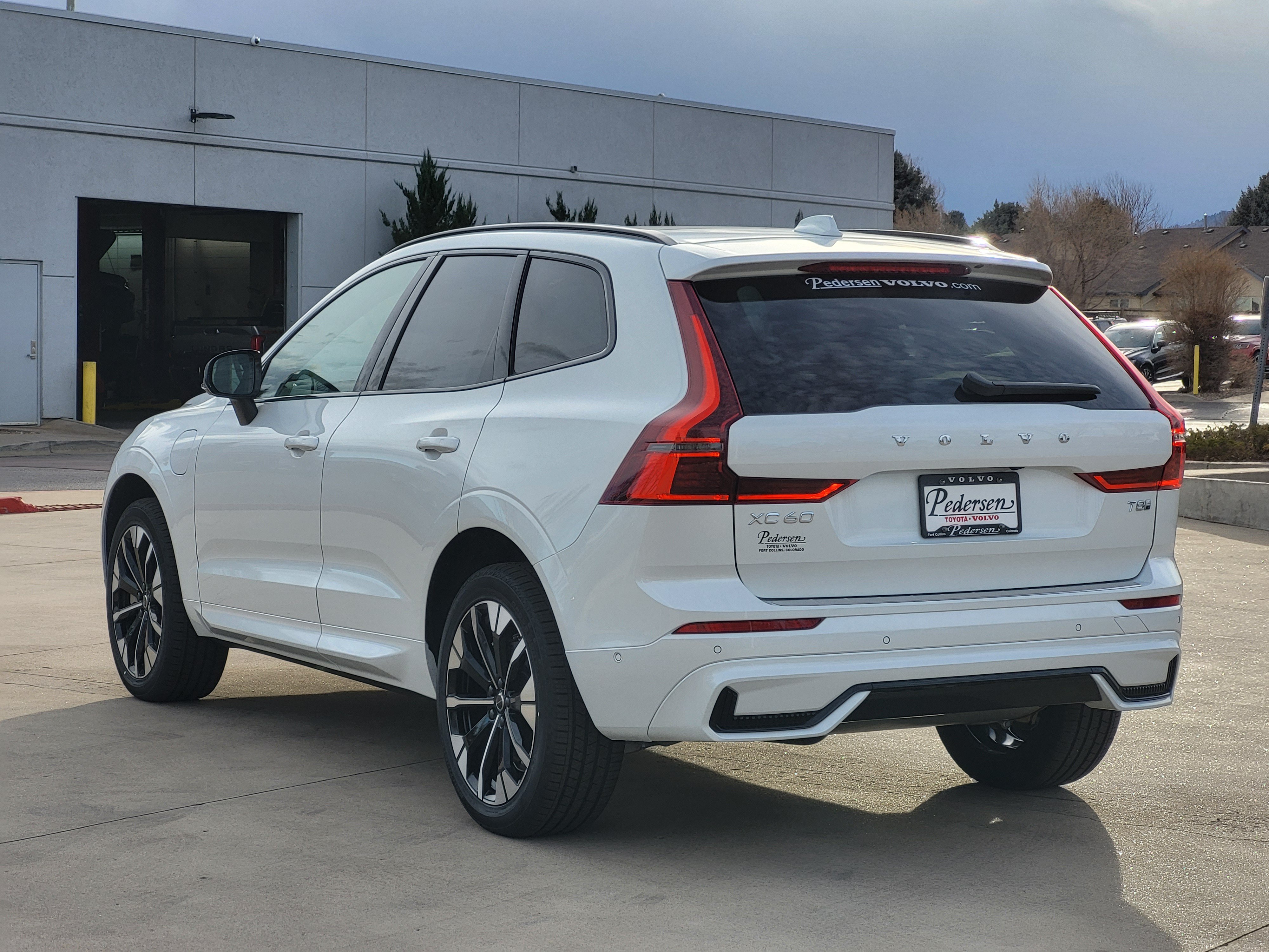 New 2026 Volvo XC60 T8 Plus w/ Climate Package AWD/4WD image 3