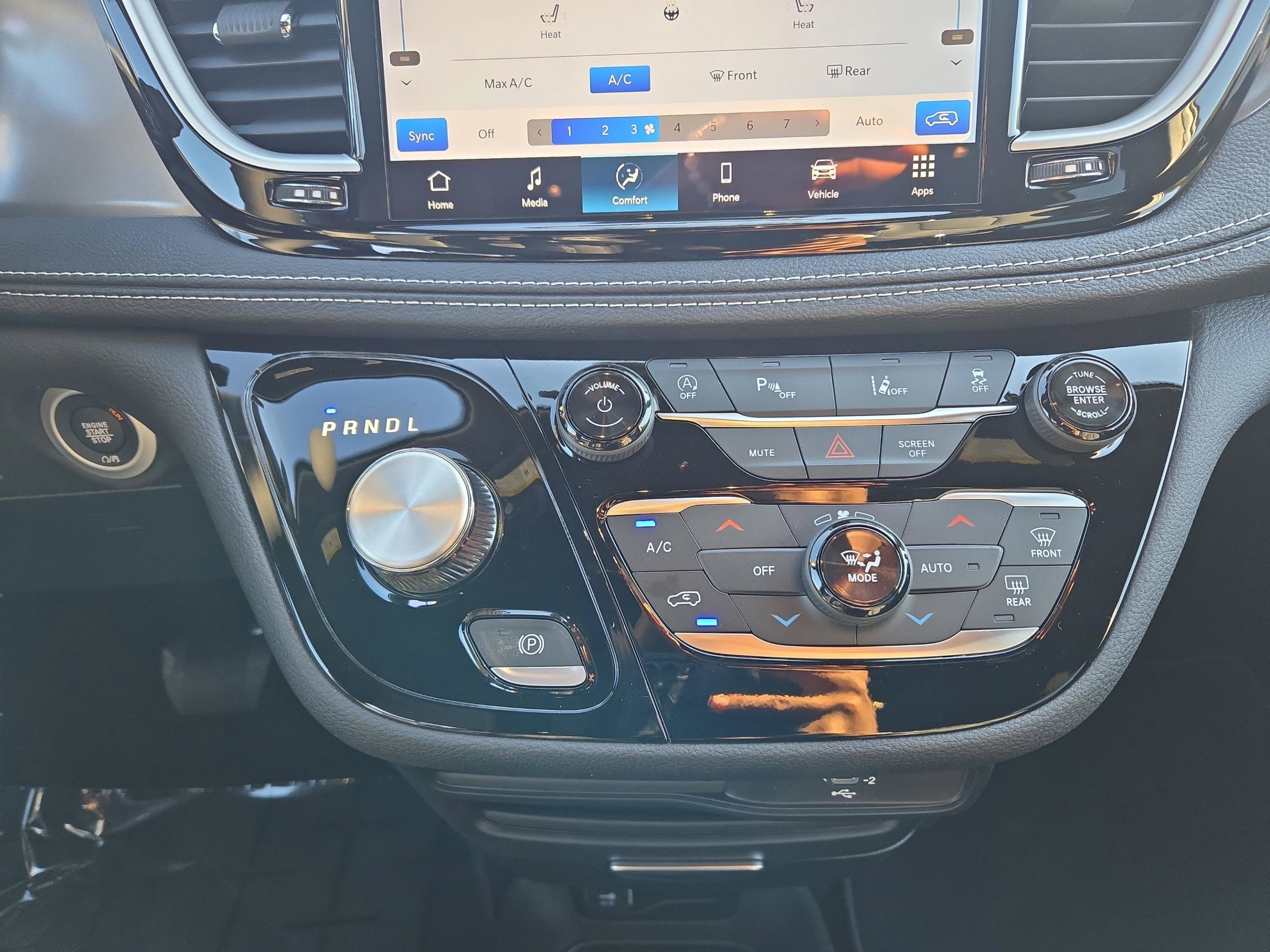 New 2026 Chrysler Pacifica Select FWD image 16
