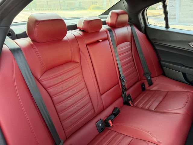 Used 2022 Alfa Romeo Giulia Veloce AWD/4WD image 28