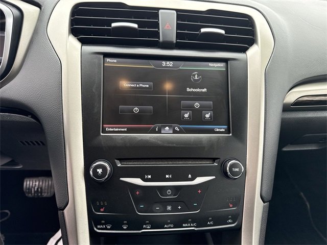 Used 2014 Ford Fusion SE w/ Equipment Group 202A image 24