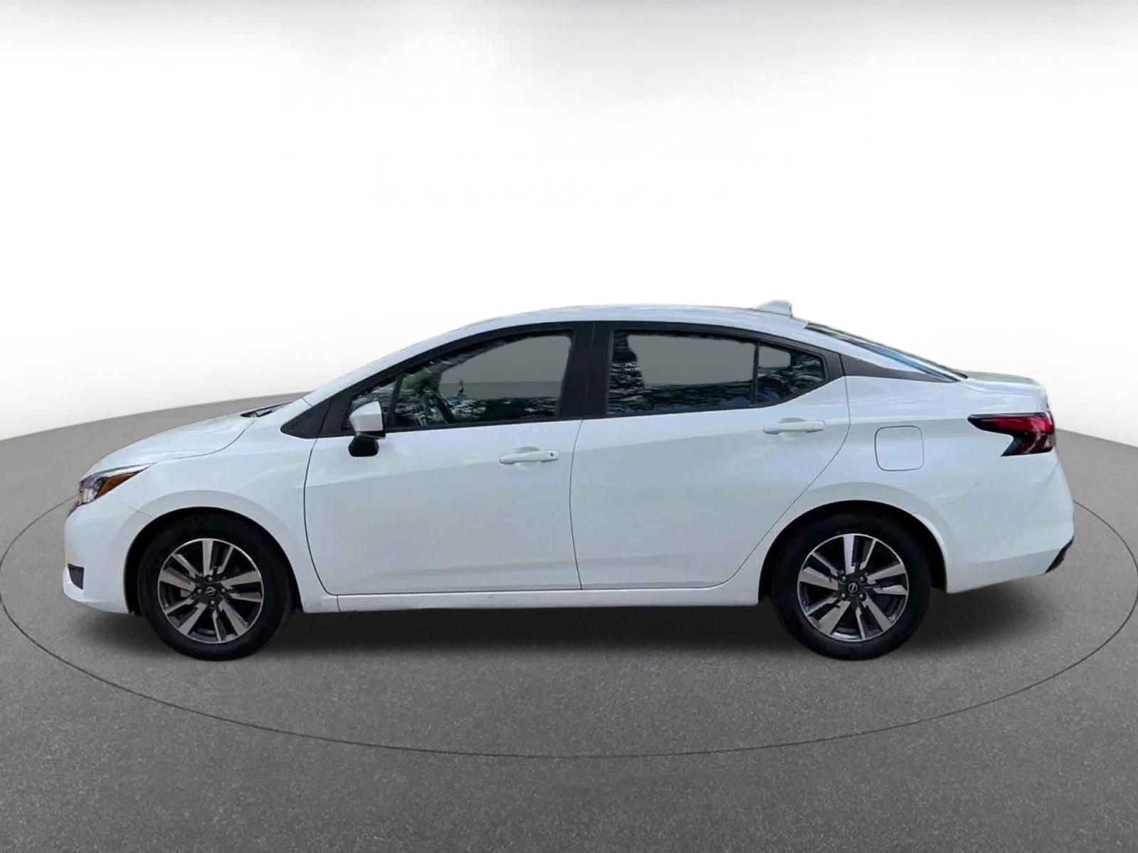 Used 2025 Nissan Versa SV FWD image 9