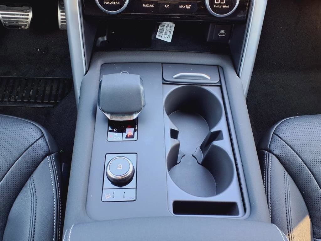 New 2025 Land Rover Discovery Dynamic SE AWD/4WD image 9