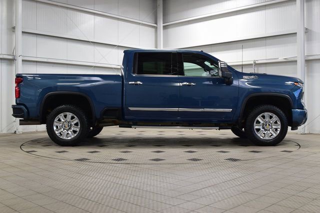 Used 2024 Chevrolet Silverado 3500 High Country w/ Technology Package AWD/4WD image 9